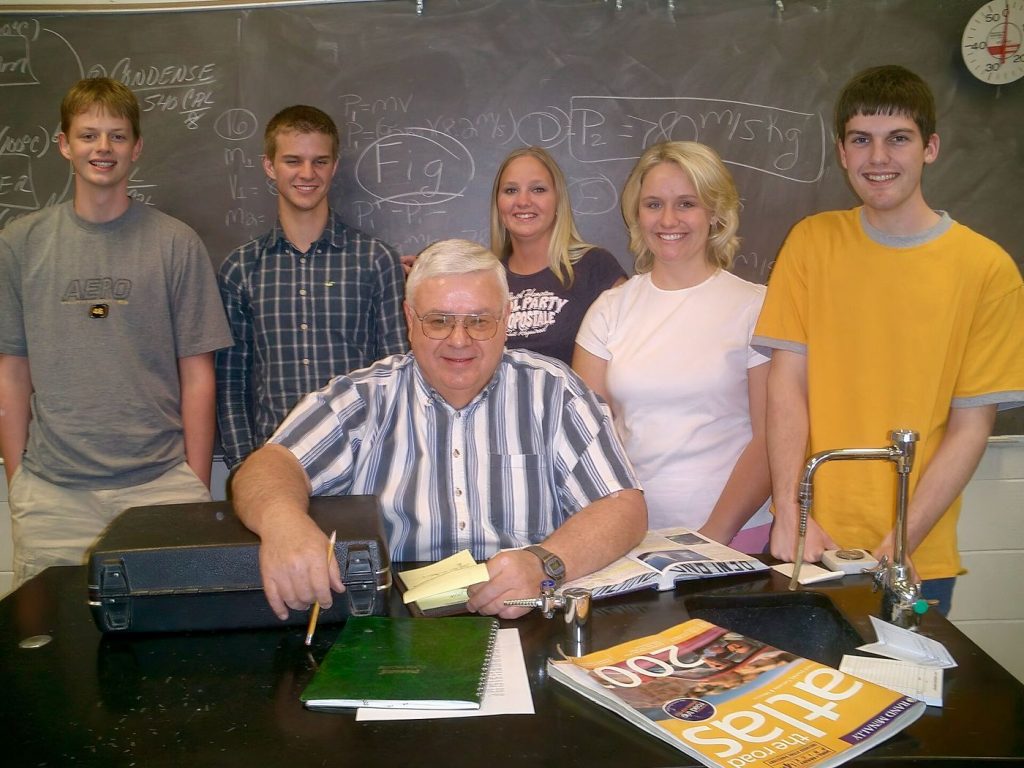 Growth Mindset Effects Depend on Classroom Norms A teacher with students